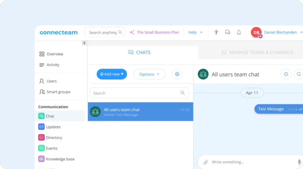 Image of Connecteam's team messaging feature